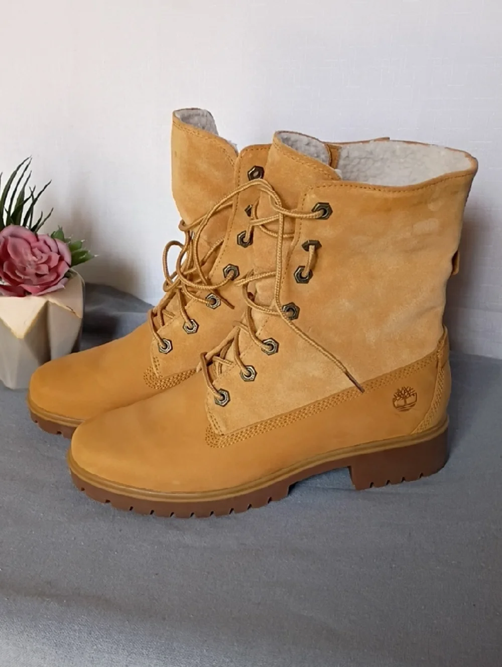Timberland Women's Leather & Wheat Suede Lace-Up Shearling Boots Size 8 Waterpro - Picture 1 of 9